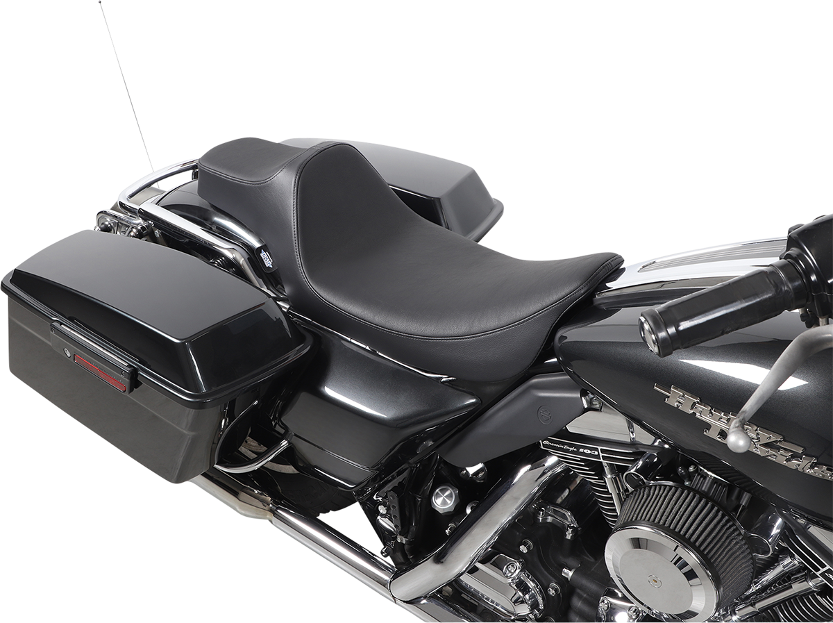 Drag Specialties Seats Extended Reach Predator III Seat for Harley FL '99-'07 with Sissy Bar Compatibility