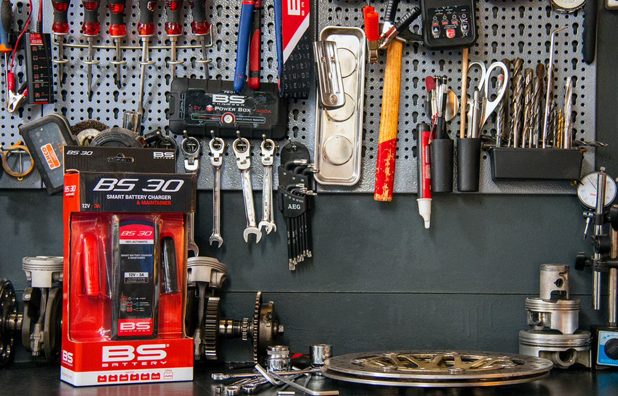 BS BATTERY Battery Charger/Maintainer - BS 30 - 12V - 3 A 700572