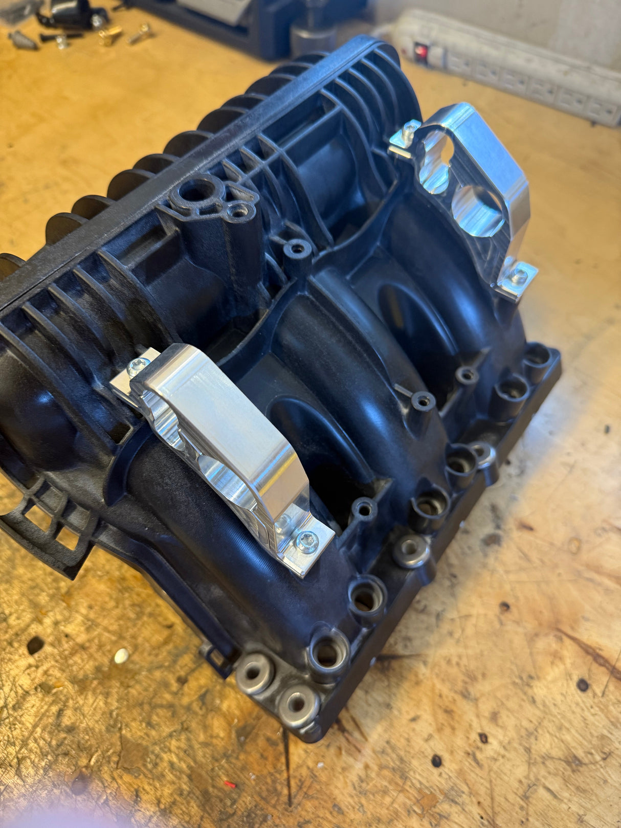 Maverick R Plenum Hose Retainers