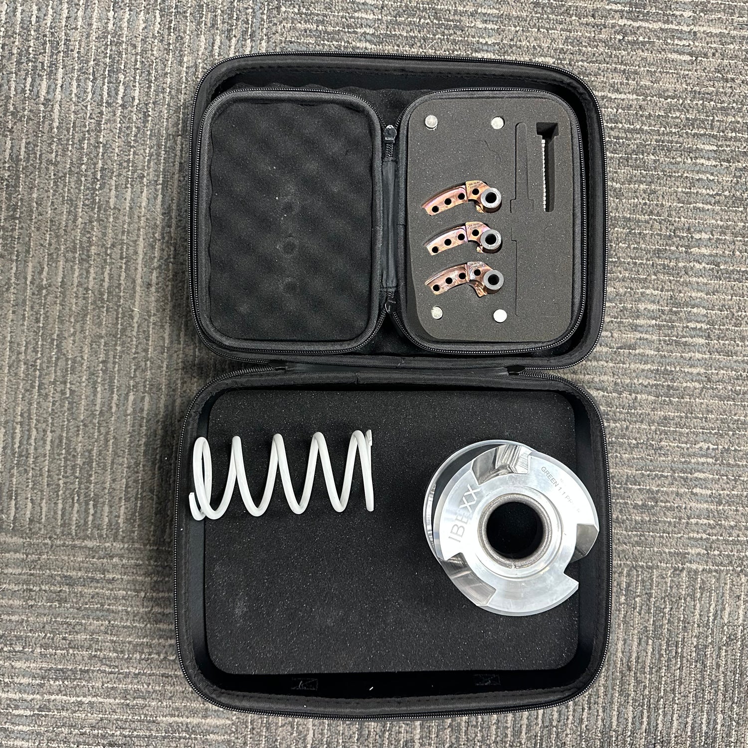 PRO R CLUTCH KIT (GARAGE SALE)