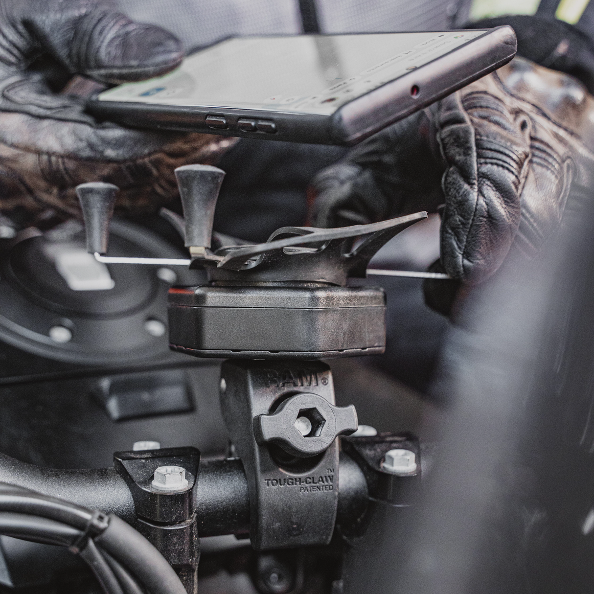 RAM X Grip Vibe Safe L Phone Mount with Small Tough Claw - Universal Fit for Cars, Trucks, and SUVs