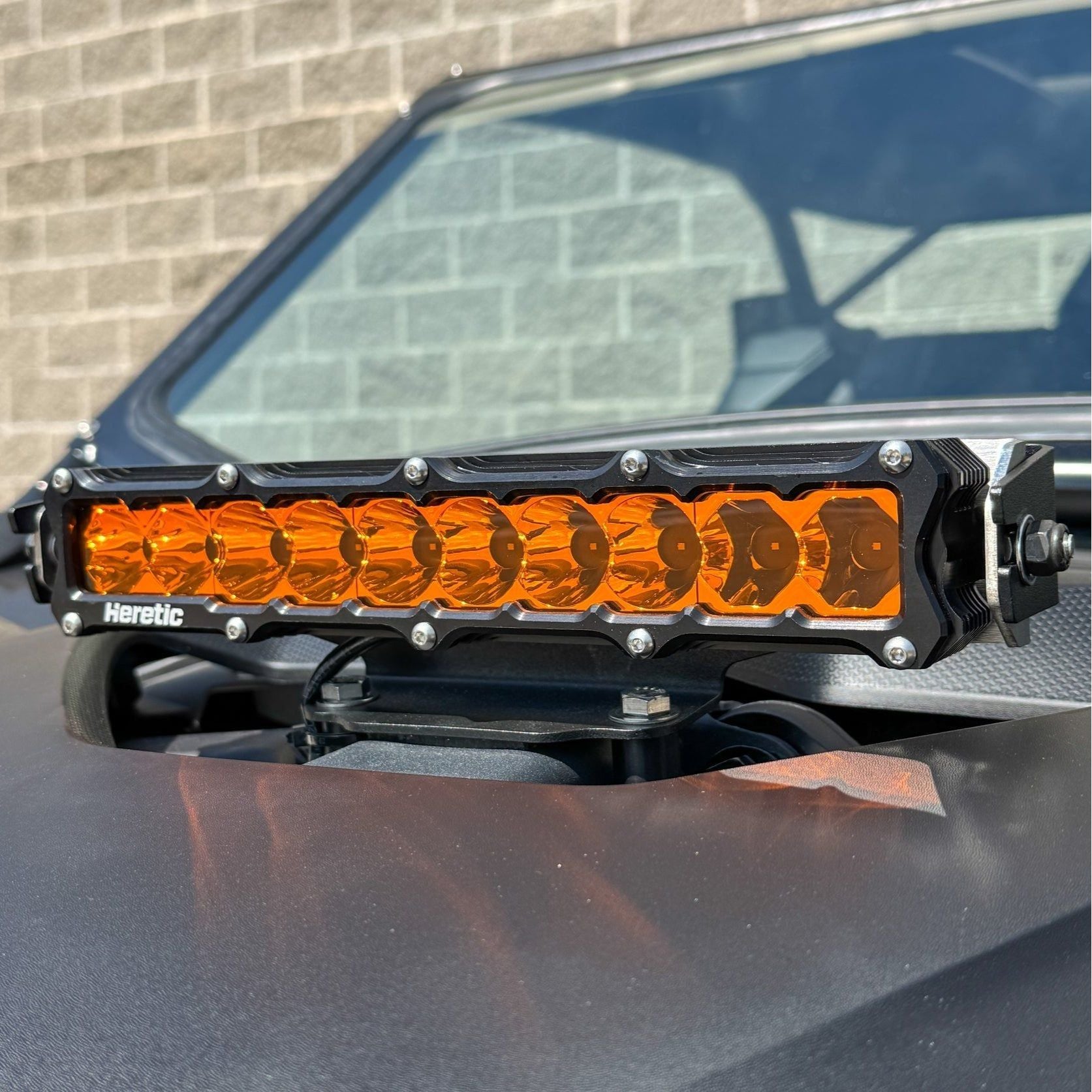 Can Am Maverick R Shock Tower 10" LED Light Bar | Heretic