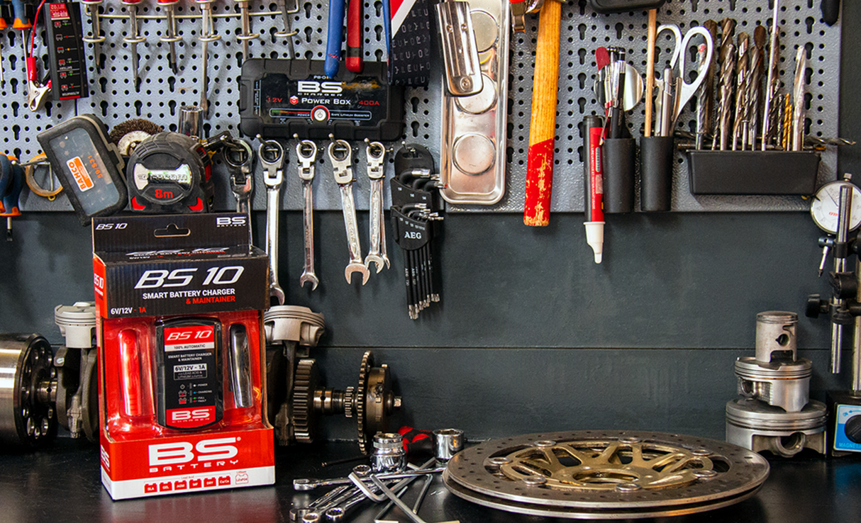 BS BATTERY Battery Charger/Maintainer - BS 10 - 6 V/12 V - 1 A 700571